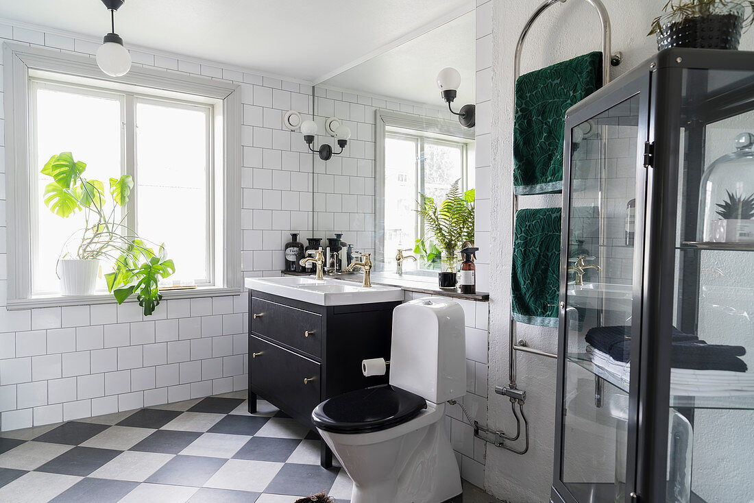 Classic, black-and-white bathroom with chequered floor