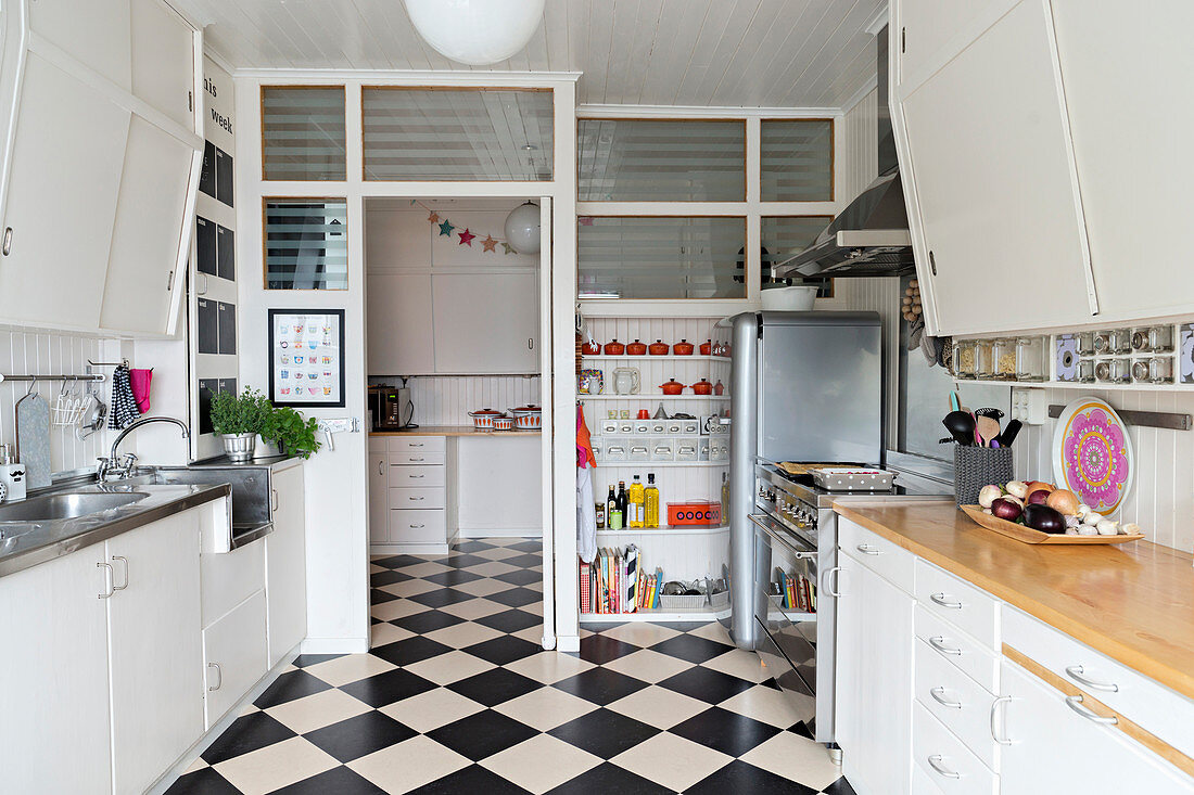Retro kitchen with chequered floor and partition wall