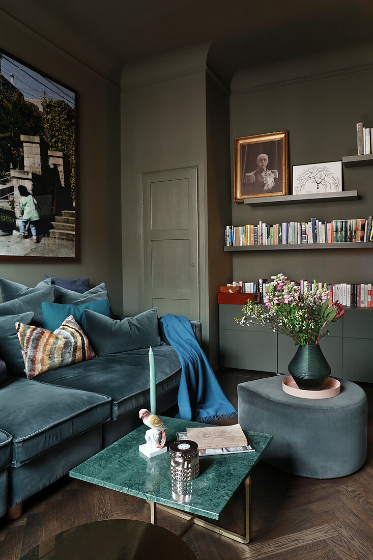 Glamouröses Wohnzimmer in Blau, Grün und Grautönen