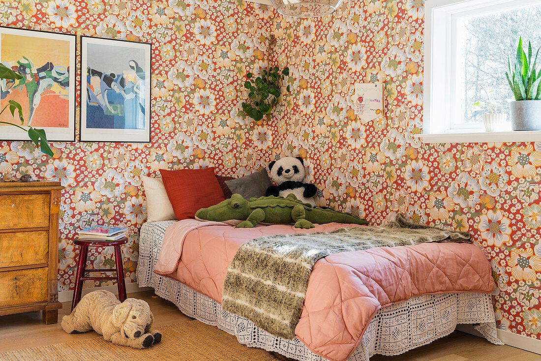 Floral wallpaper in vintage-style child's bedroom