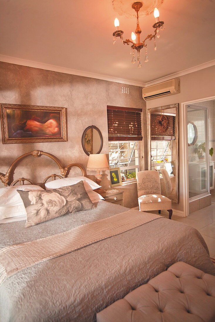 Schlafzimmer im französischen Stil in Grautönen