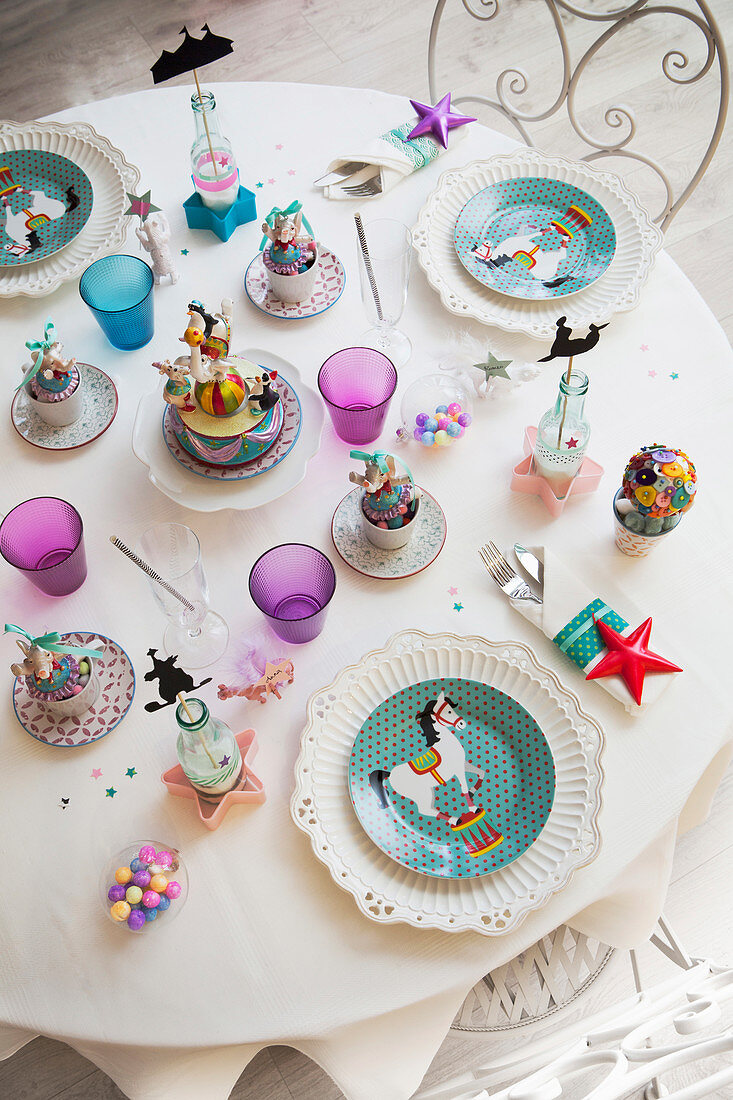Circus-themed table set for children's birthday party
