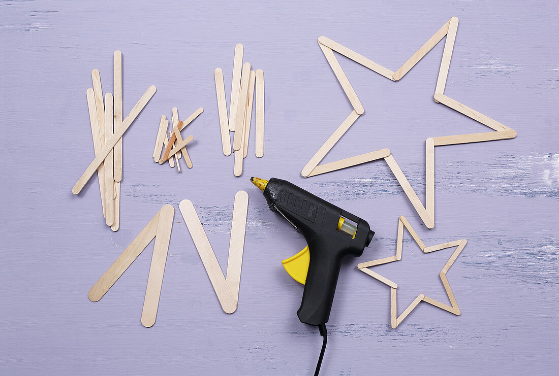 Anleitung für selbstgemachte Sterne aus Holzspateln
