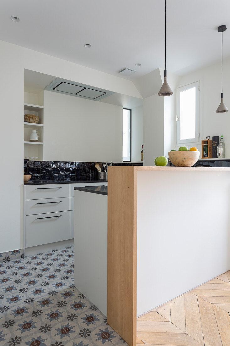 Modern open-plan kitchen with pale grey fitted cabinets