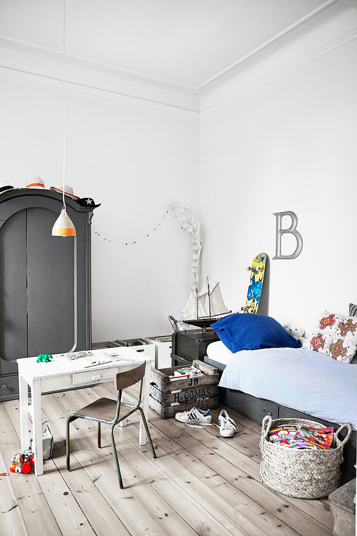 Bed, table and chair and Industrial-style wardrobe in teenager's bedroom