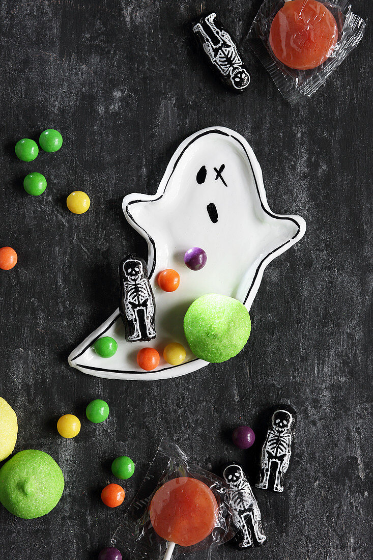 Ghost-shaped, modelling clay dish and Halloween sweeties
