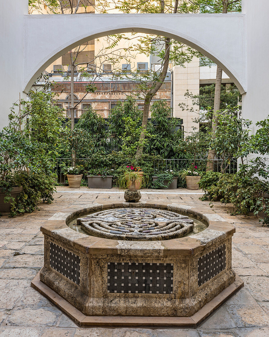 Labyrinth in Oriental fountain in courtyard