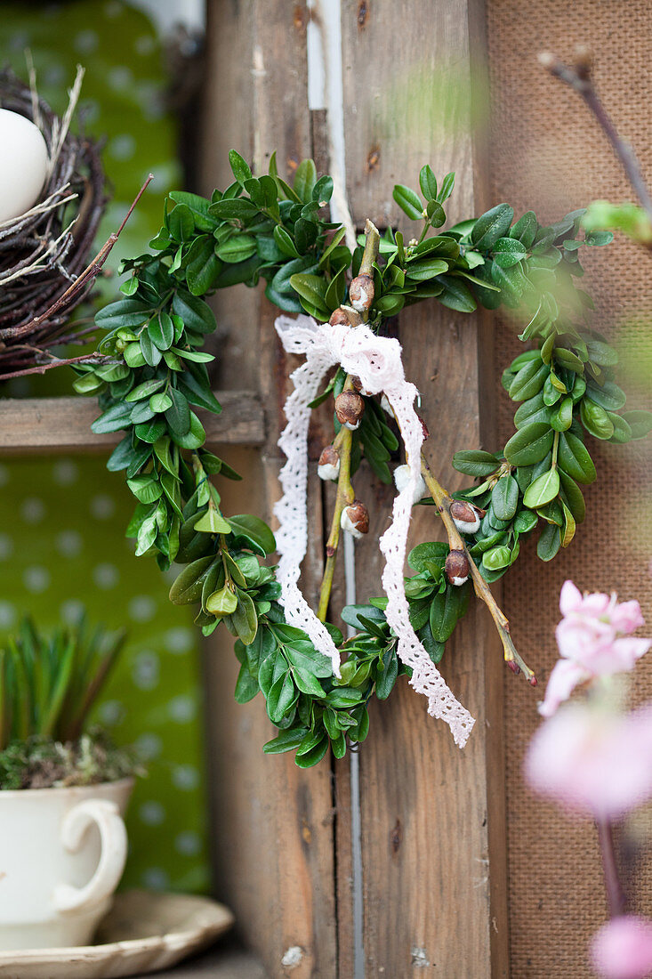 Heart-shaped box wreath with lace ribbon