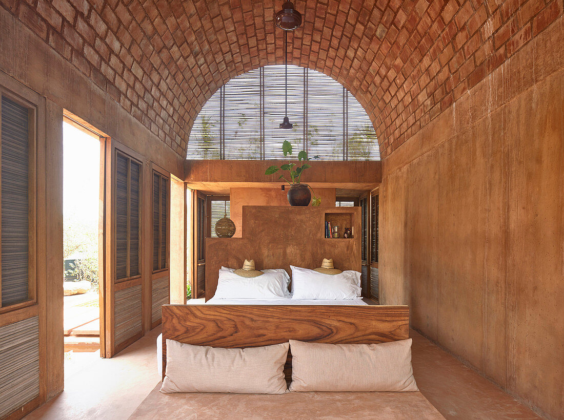 Simple bedroom with vaulted ceiling in Casa Volta