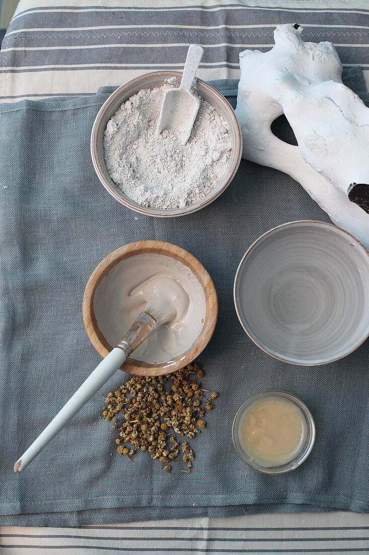 Making a face mask from prepared chalk