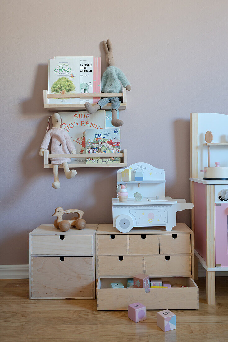 Drawers below wall-mounted shelves in child's bedroom