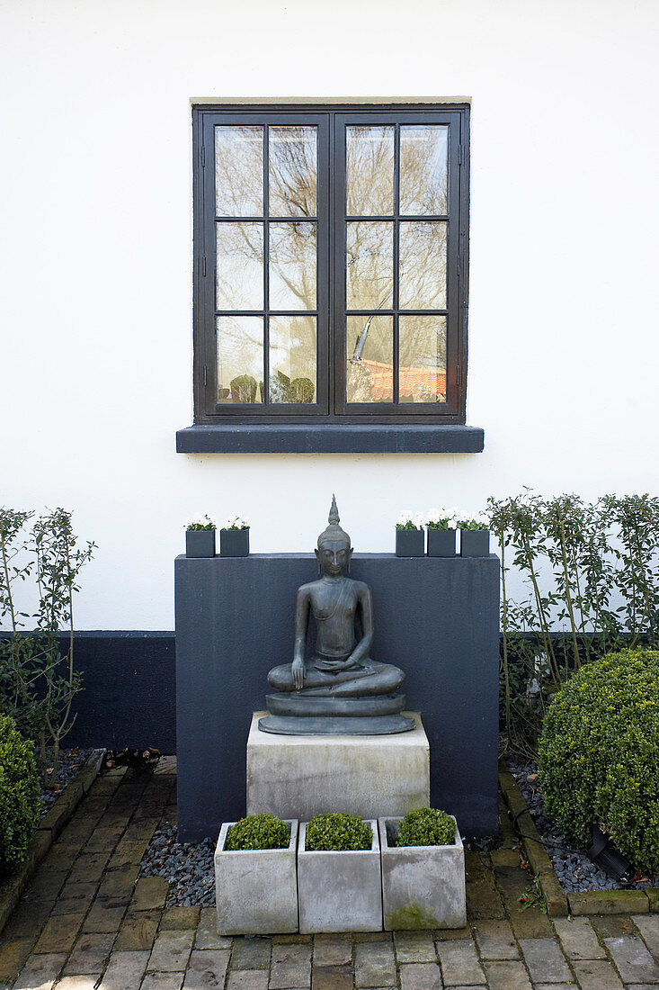 Zen-Garten mit Buddha