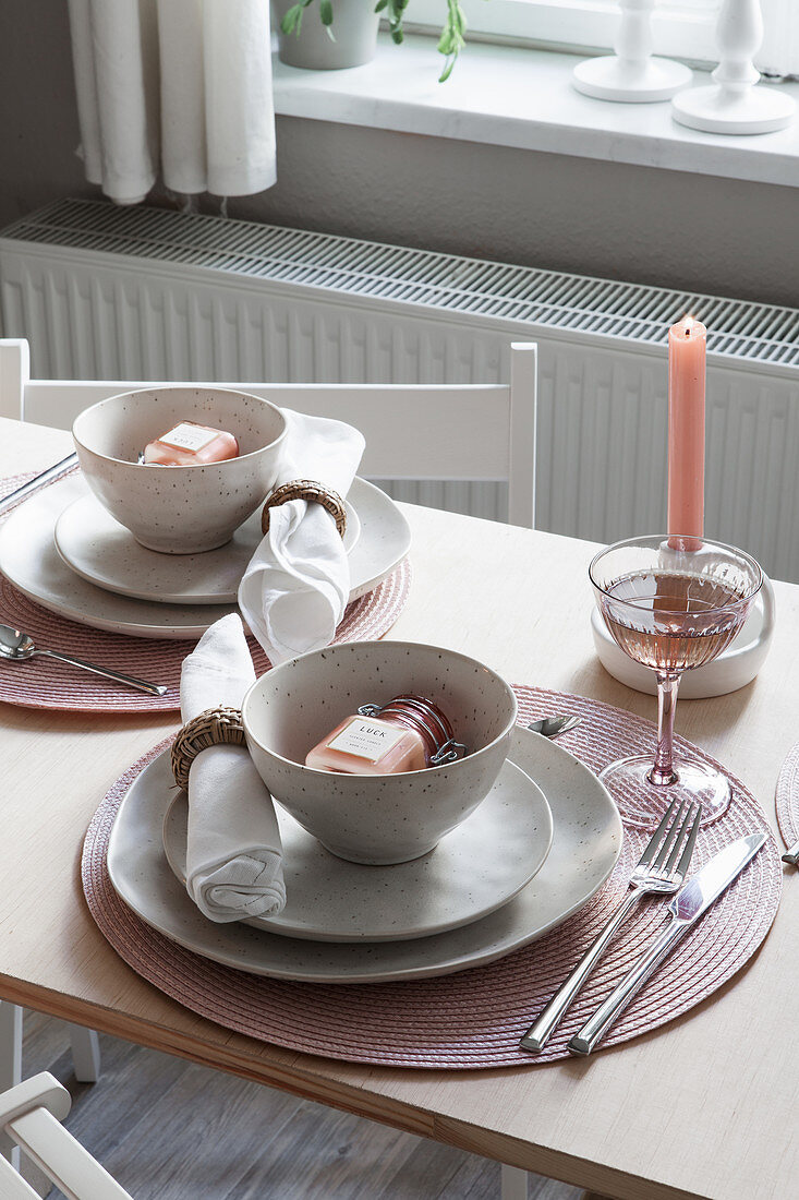 Table set in pastel pink shades