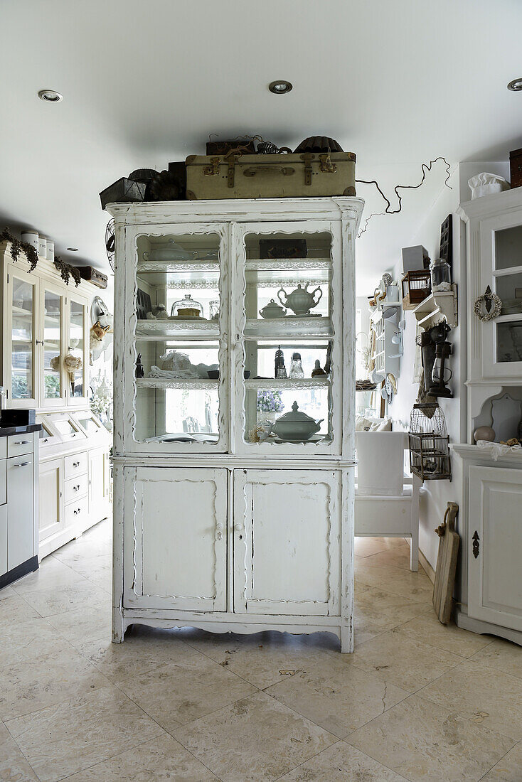 Large kitchen in Shabby Chic with glass cabinet as room divider
