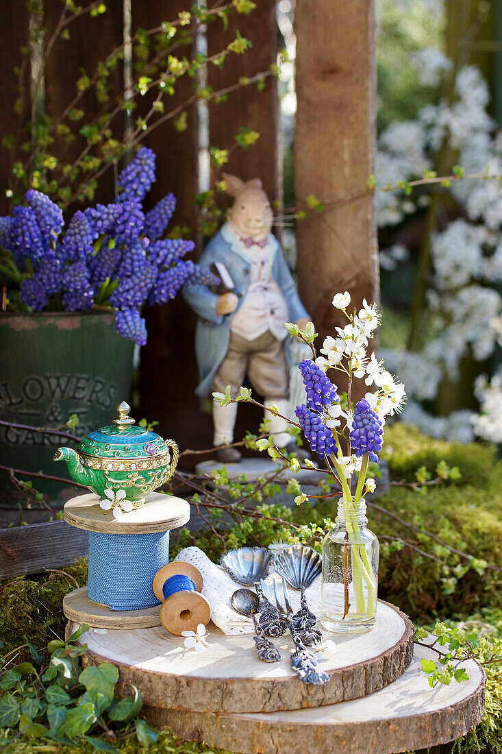 Easter decoration with grape hyacinths