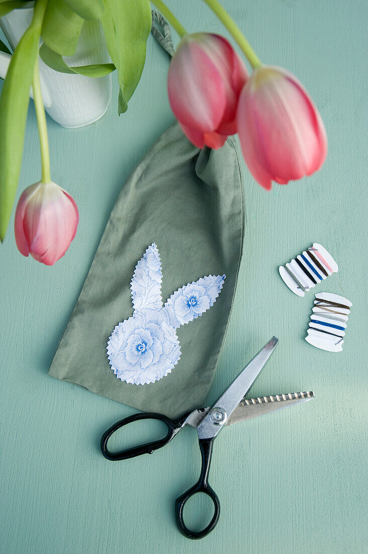 Sachet with silhouette of Easter bunny head