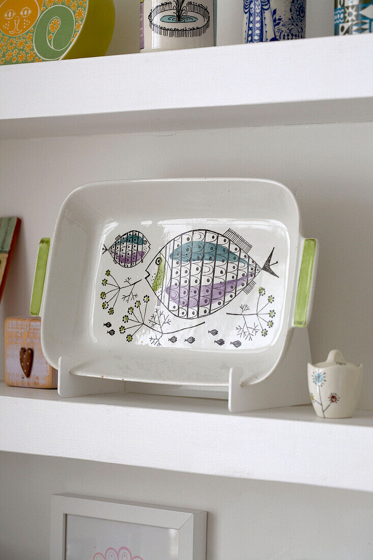 Serving dish with fish painting on shelving