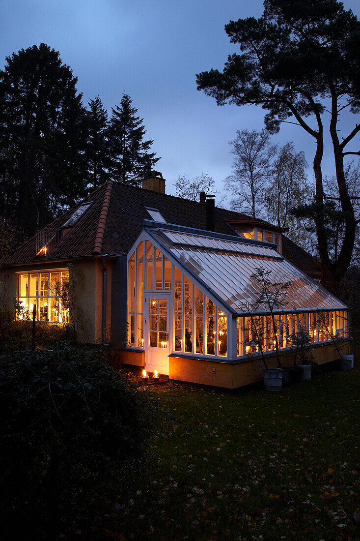 Beleuchteter Wintergarten