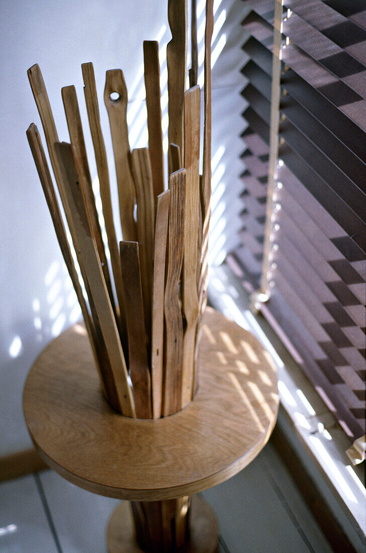 Tisch aus wiederverwertetem Holz