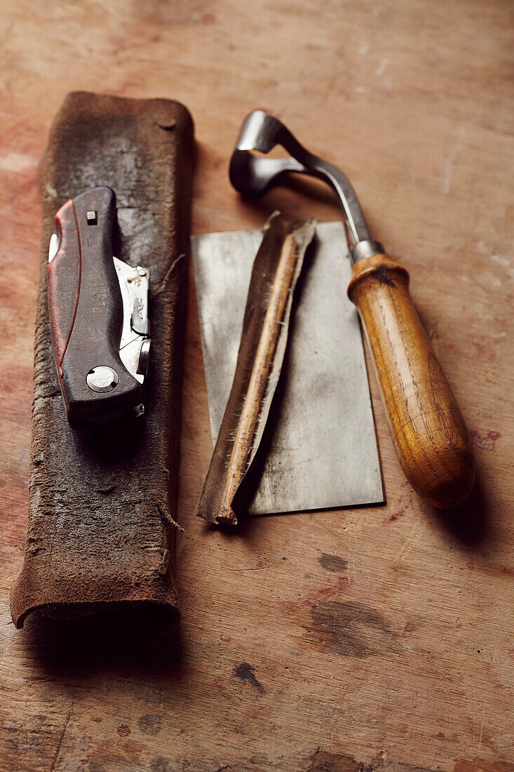 Werkzeuge in der Werkstatt eines Künstlers in East Sussex