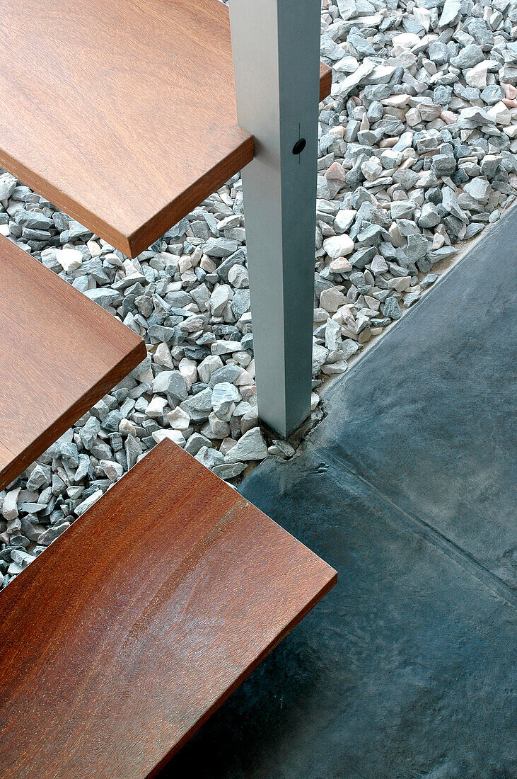 Open tread stairs with smoothed concrete and gravel