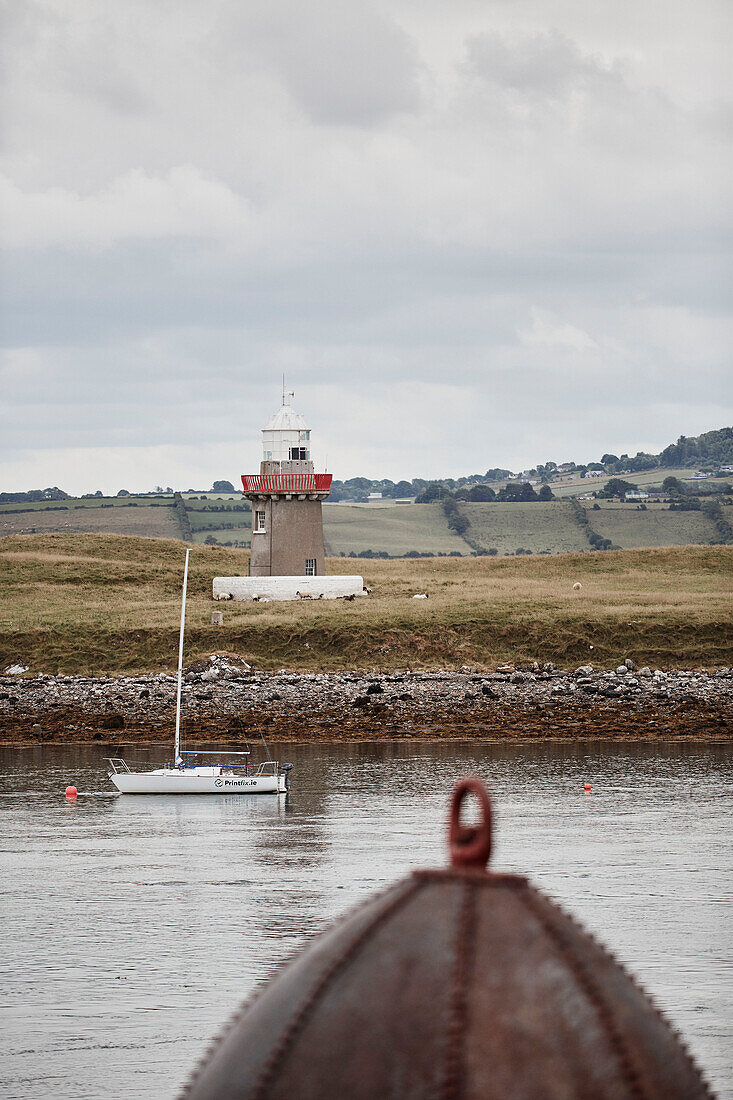 Leuchtturm an der Küste in Sligo, Irland