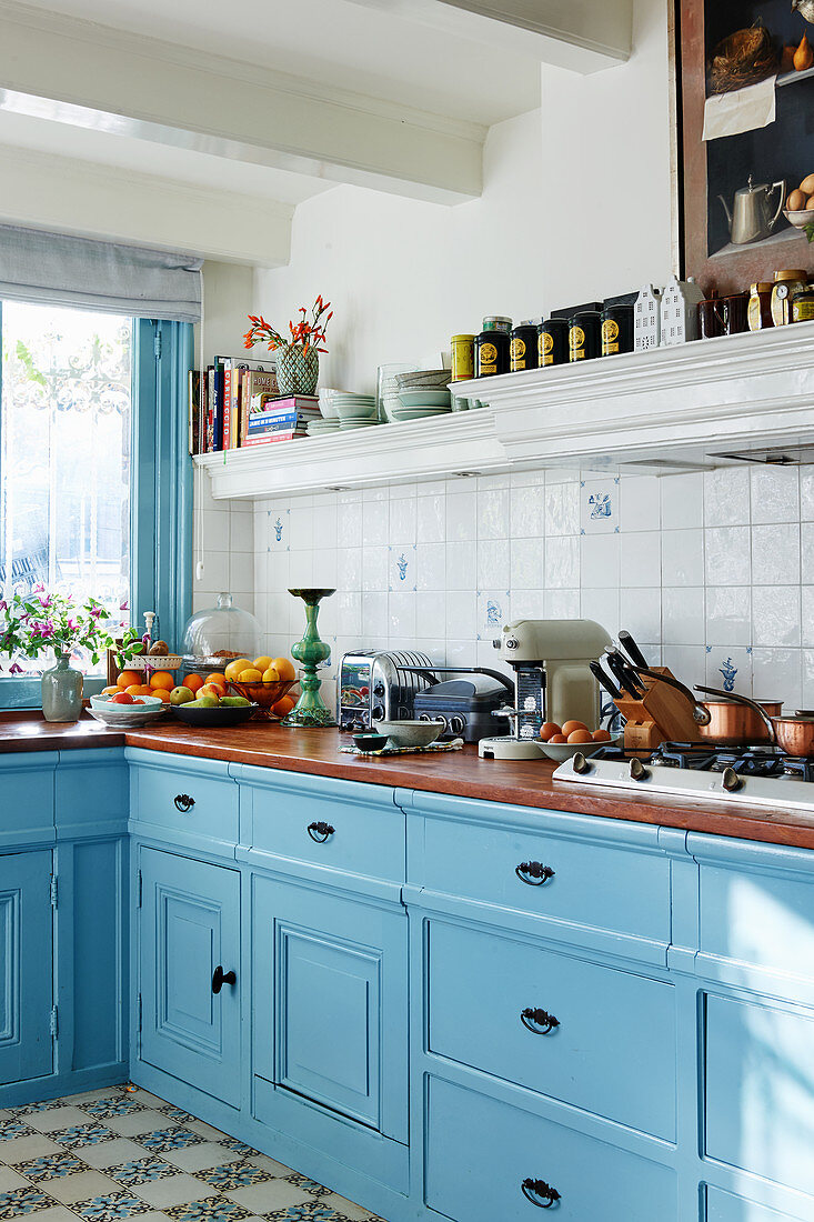Classic country-house kitchen with light blue panelled cabinets