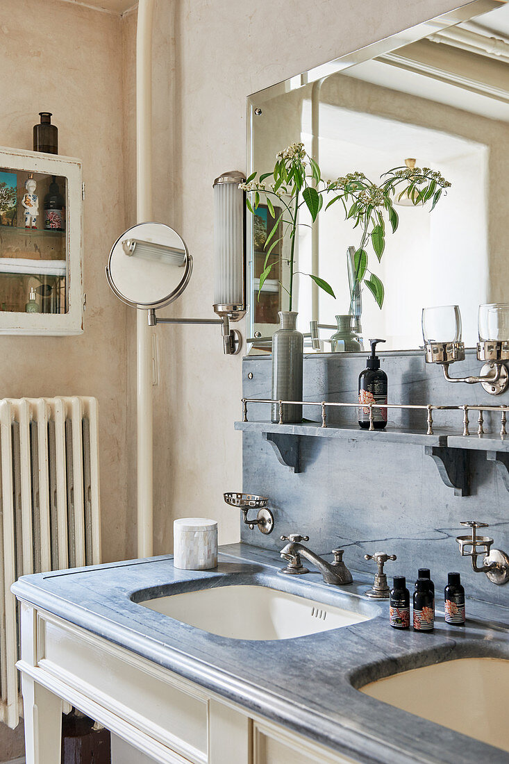 Classic, vintage-style washstand with twin sinks