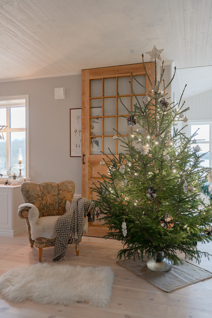 Simple Christmas tree in rustic living room