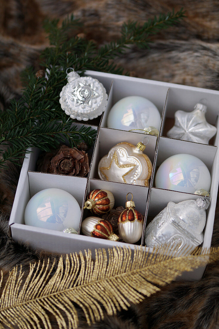 Vintage-style Christmas tree baubles in divided box