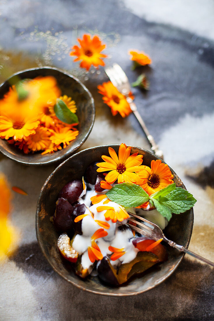 Plum dessert with yoghurt and marigolds