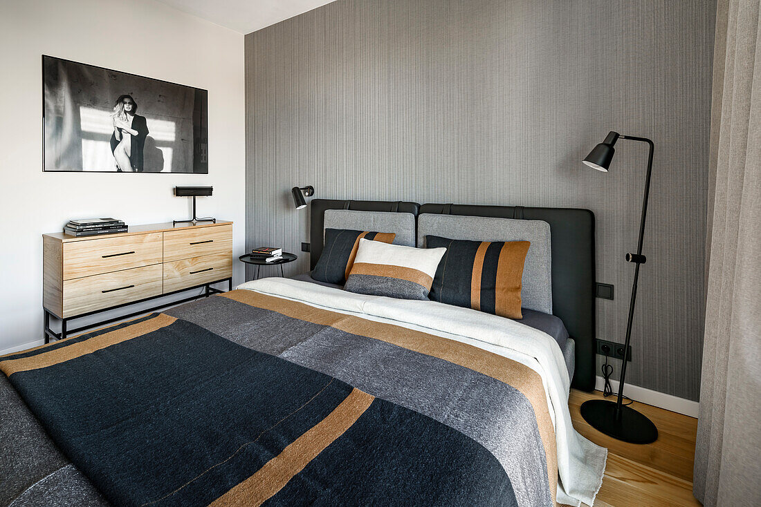 Bedroom in black and grey tones in a masculine single flat