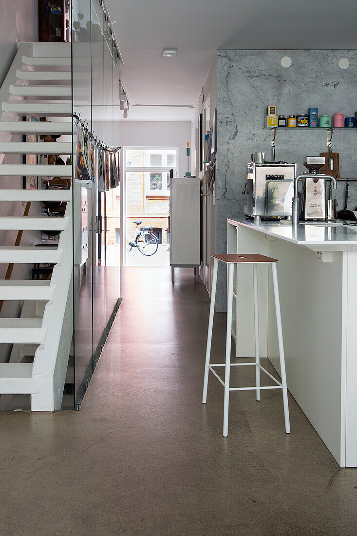 Offene Küche, Treppe und Boden im Industrial-Style