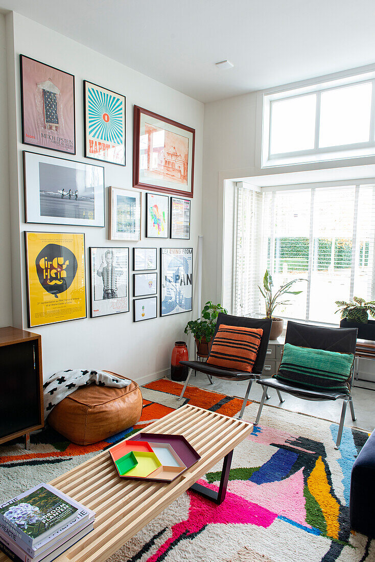 Living room with colorful carpet and picture wall