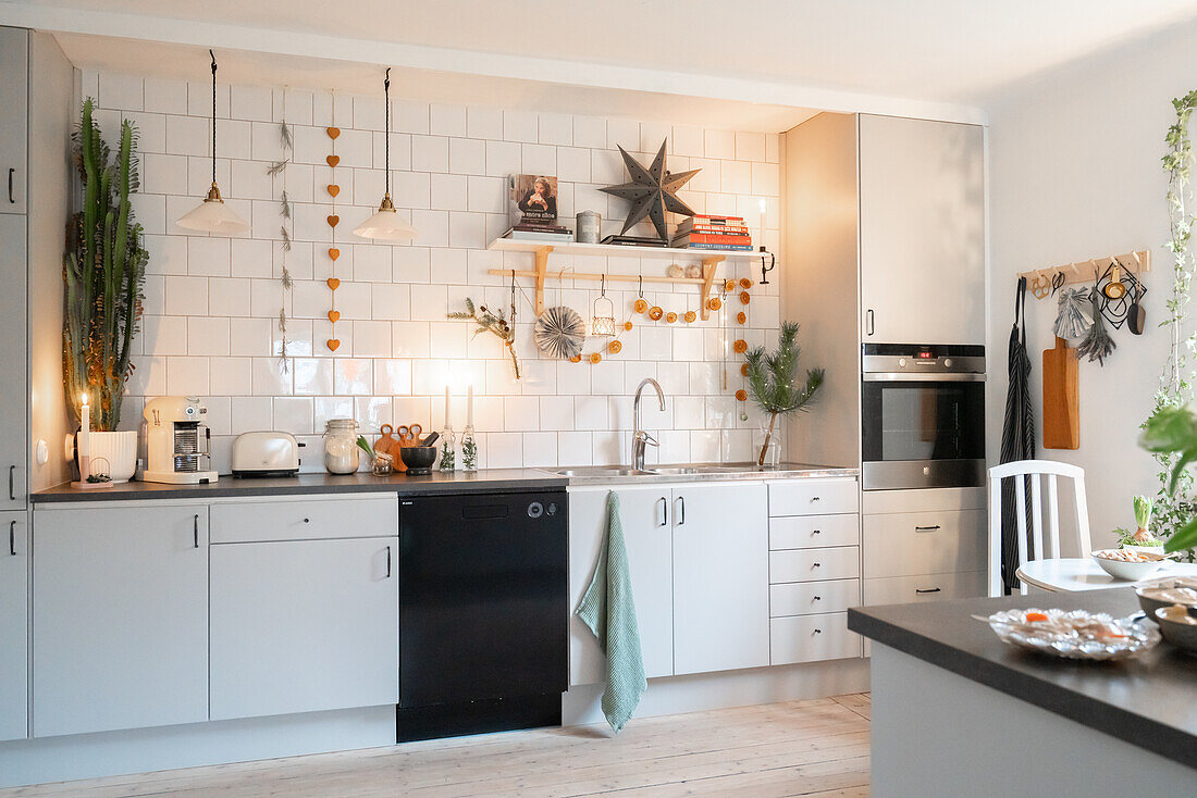 White kitchen with Christmas decorations