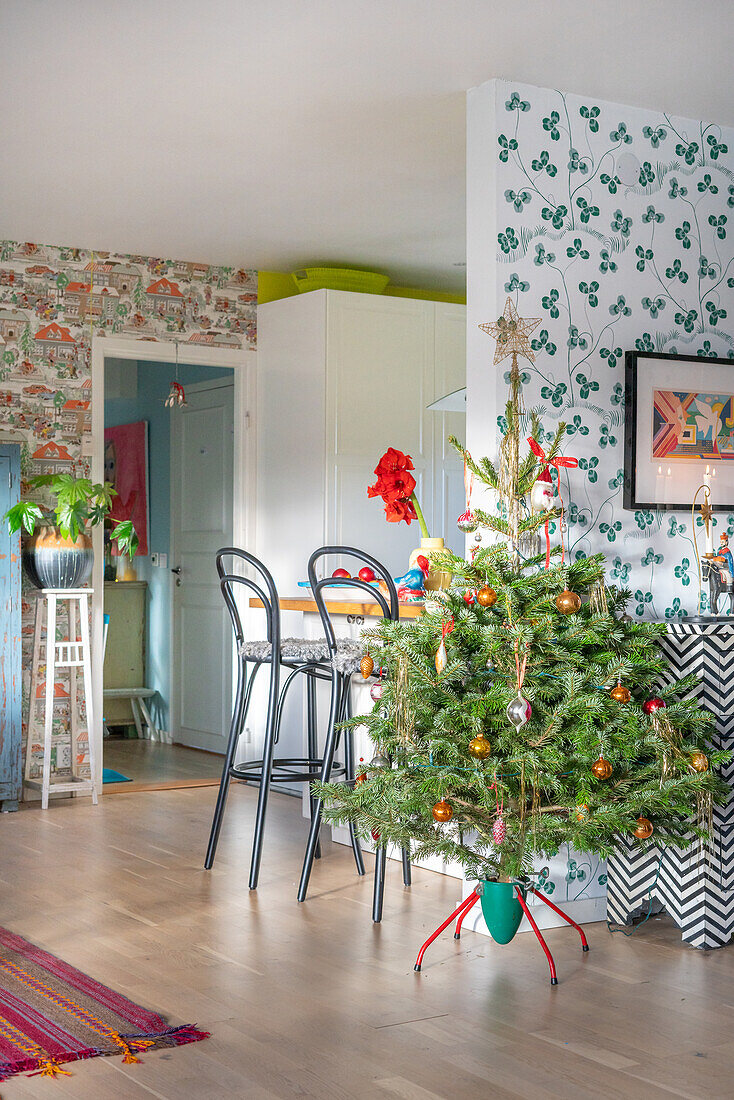Open-plan living room with room divider, Christmas tree in the foreground