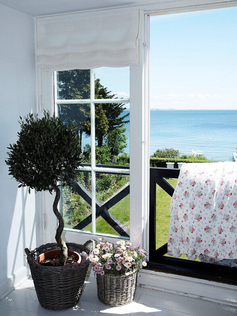 Schlafzimmerbalkon mit Blick auf die Küste