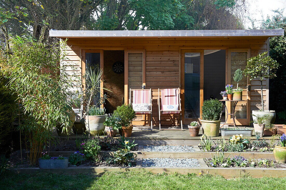 Gartenhaus im Garten eines Hauses in Broadstairs, Kent, England, Vereinigtes Königreich