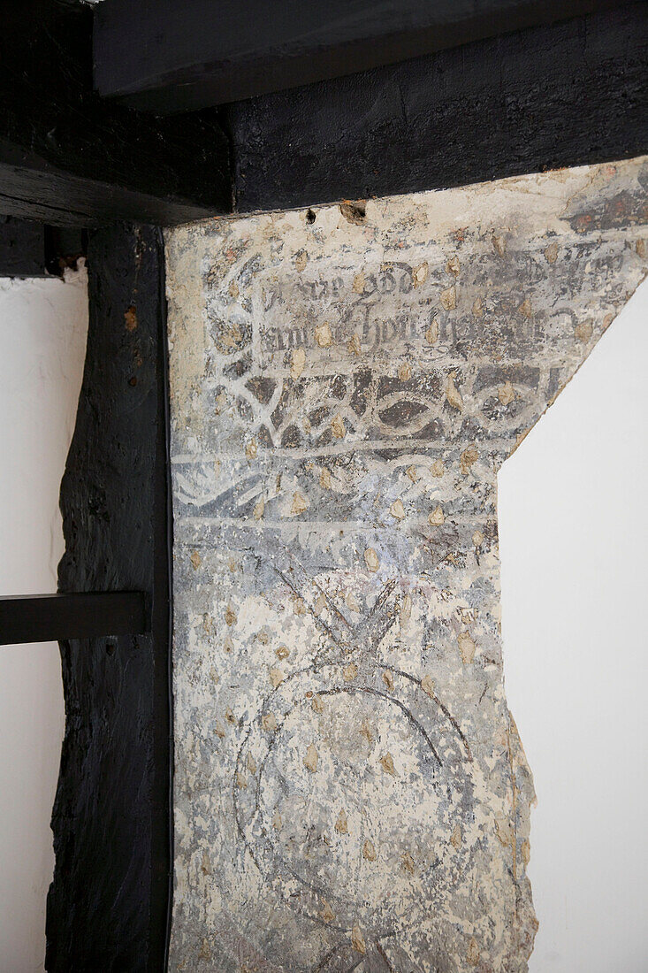 Geschnitztes Steinmauerdetail im Fachwerkhaus der Stadt Bath, Somerset, Vereinigtes Königreich