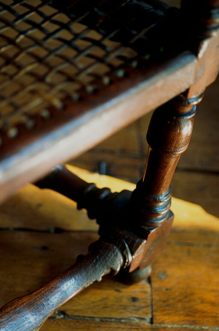 Rattangeflecht auf Holzstuhl