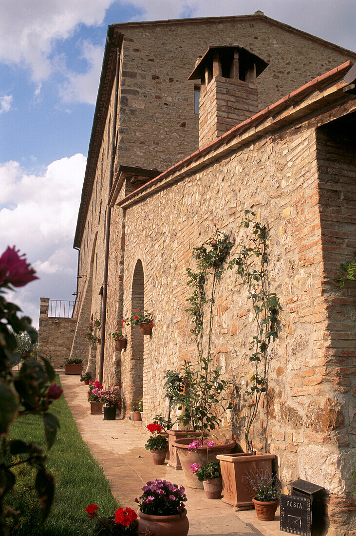 Außenaufnahme von Tessa Kiros' Haus in der Toskana