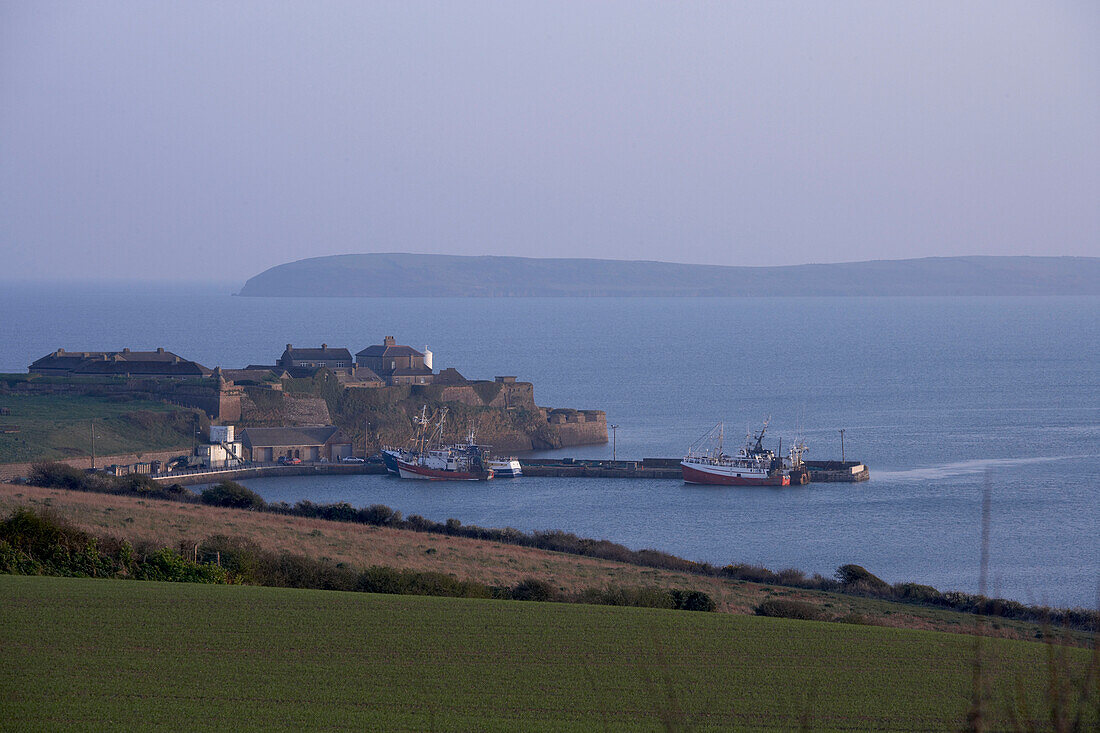 Blick auf Duncannon Fort und Hafen vom Duncannon Lighthouse in Co Wexford Irland