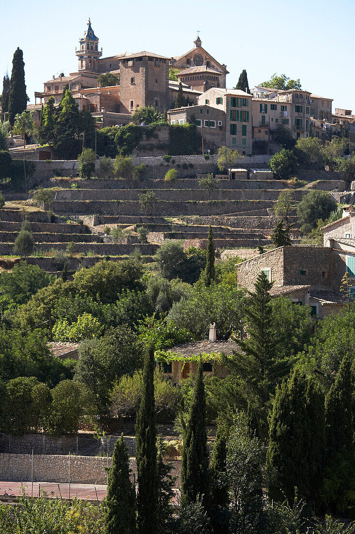 Szenen von Mallorca -Majestätische Stadt auf einem Hügel