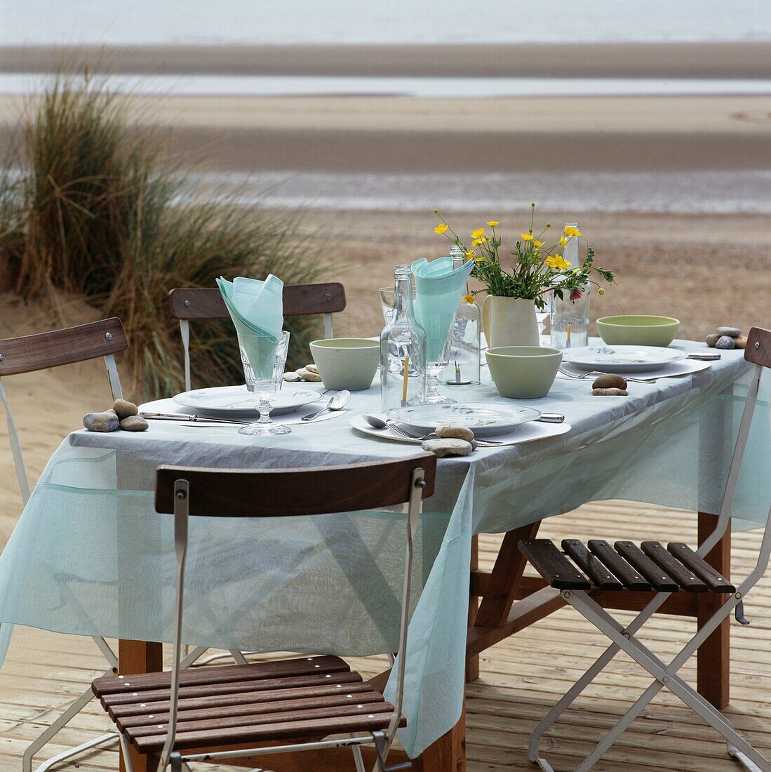 Strandhaus Terrassenset mit Tisch und Stühlen