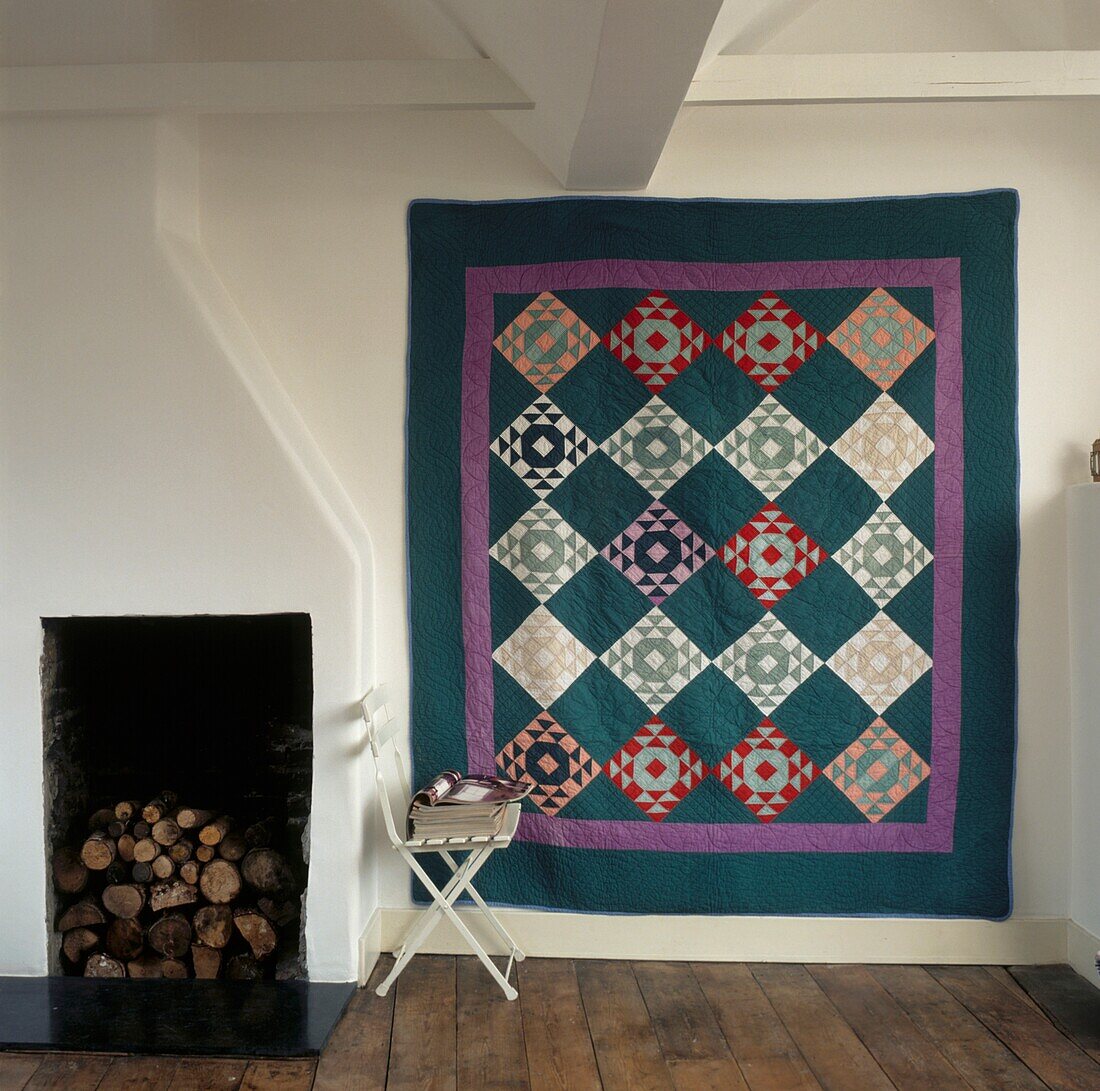 'Crown and Thorns' quilt from Iowa from the 1920's in country cottage