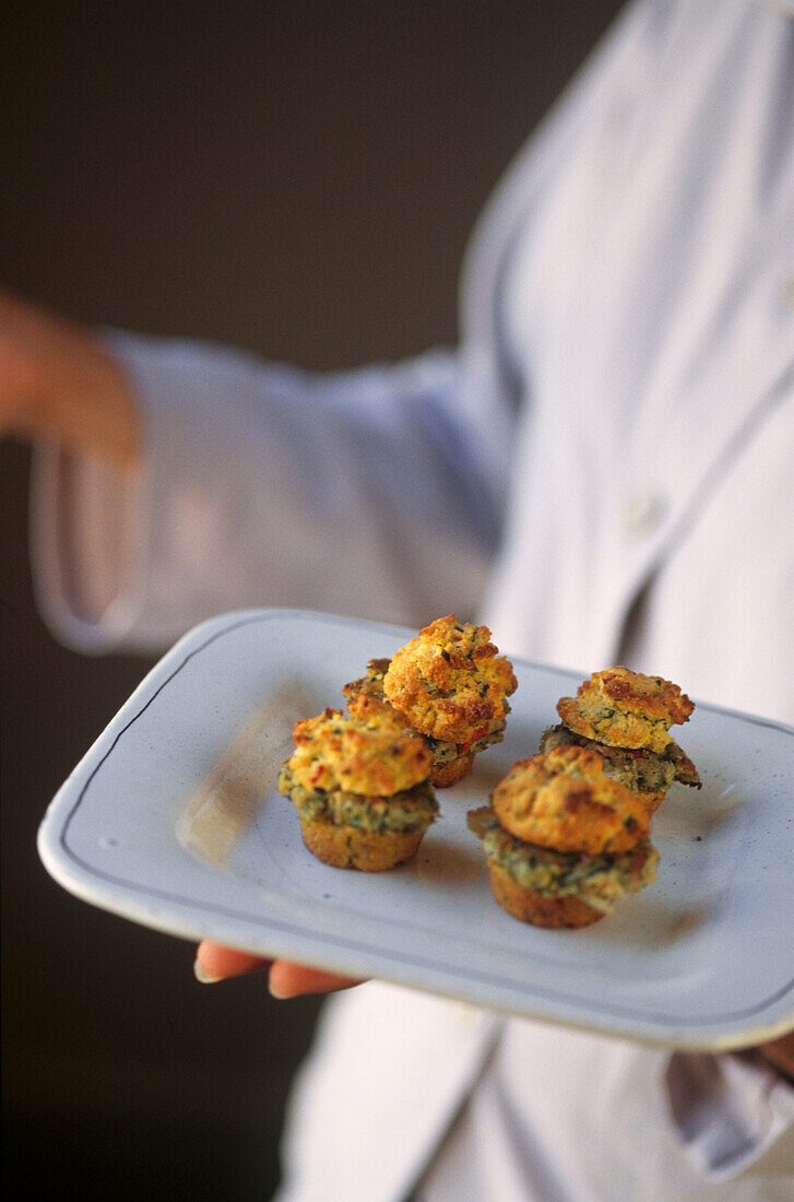 Cornmeal muffins with Maryland crab cakes