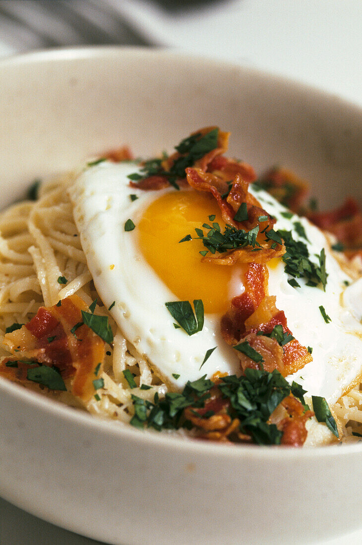 Bacon and egg linguine
