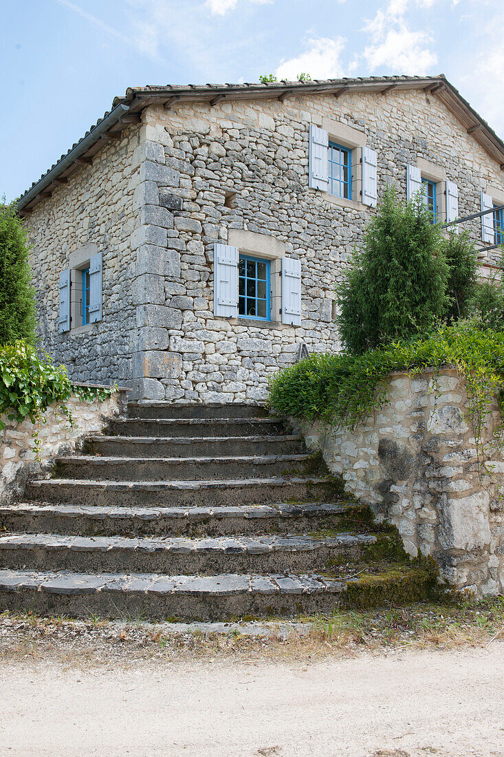Steintreppe zum Bauernhaus in Lotte et Garonne, Frankreich
