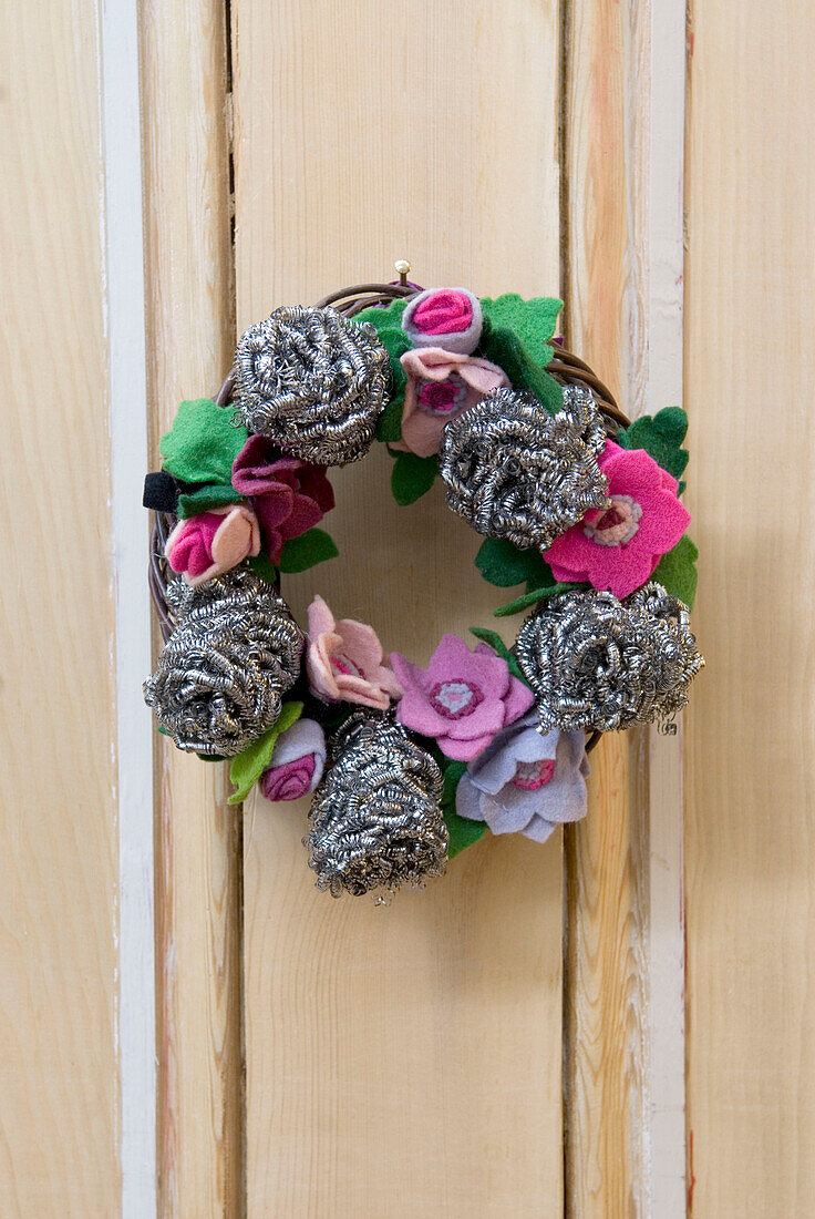 Christmas wreath made out of dish scourer and felt
