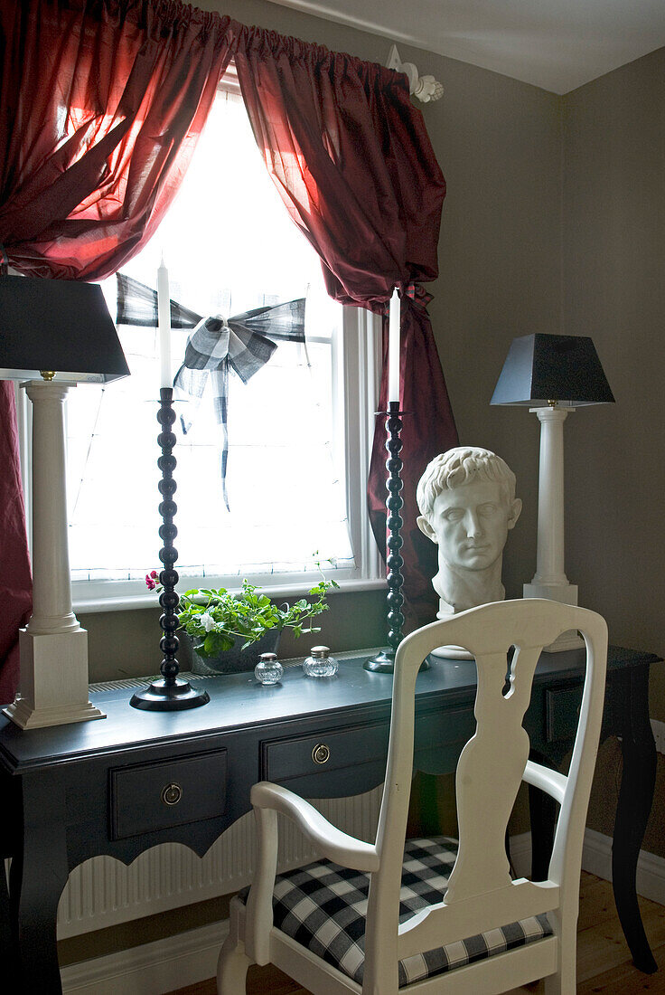 Tall lamp bases with small black shades in Regency style with curtains in unlined silk taffeta 